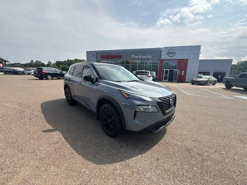 Used 2023 Nissan Rogue SV w/ SV Premium B Package AWD/4WD image 2