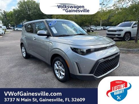 Used 2025 Kia Soul LX w/ LX Technology Package FWD image 1