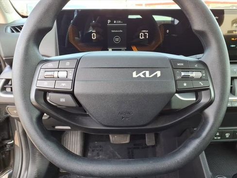 Used 2025 Kia K4 LXS image 19