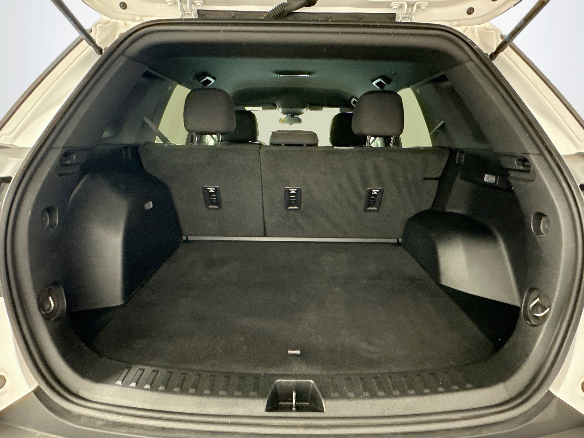 Used 2025 GMC Terrain Elevation AWD/4WD image 30