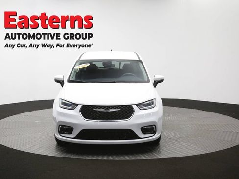 Used 2023 Chrysler Pacifica Touring-L FWD image 53