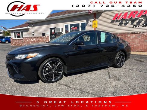 Used 2019 Toyota Camry XSE image 2