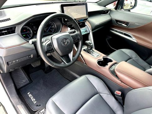 Used 2024 Toyota Venza XLE AWD/4WD image 15