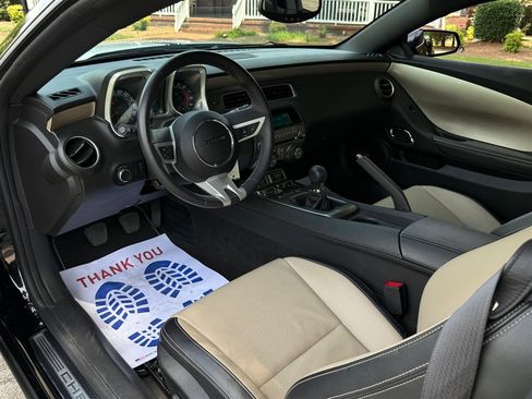 Used 2010 Chevrolet Camaro SS RWD image 50