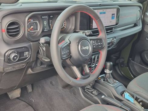 Used 2024 Jeep Wrangler Rubicon w/ Technology Group AWD/4WD image 10