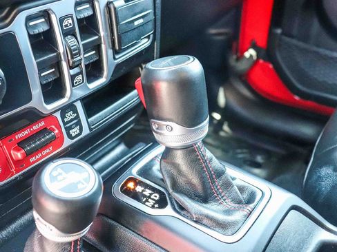 Used 2022 Jeep Gladiator Rubicon AWD/4WD image 24