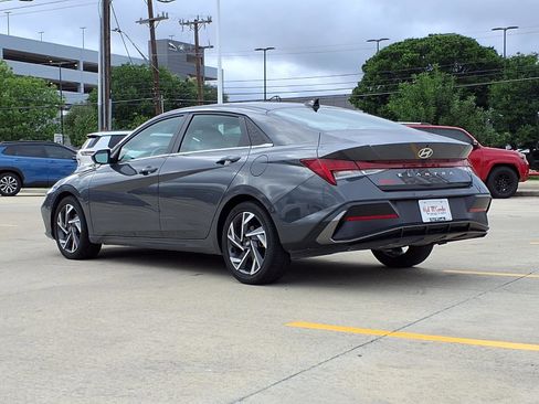 Used 2025 Hyundai Elantra SEL FWD image 7