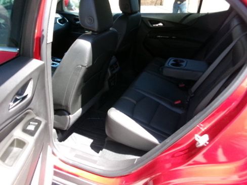 Used 2024 Chevrolet Equinox Premier image 17