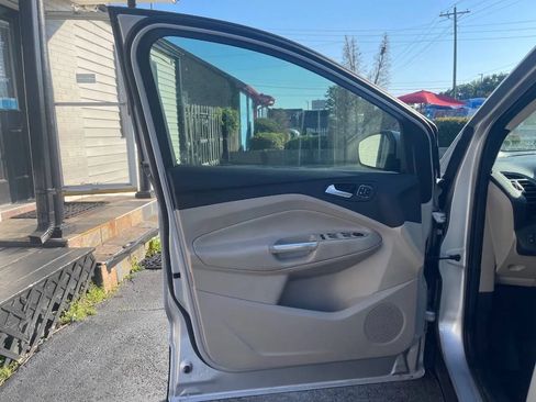Used 2017 Ford Escape Titanium FWD image 12