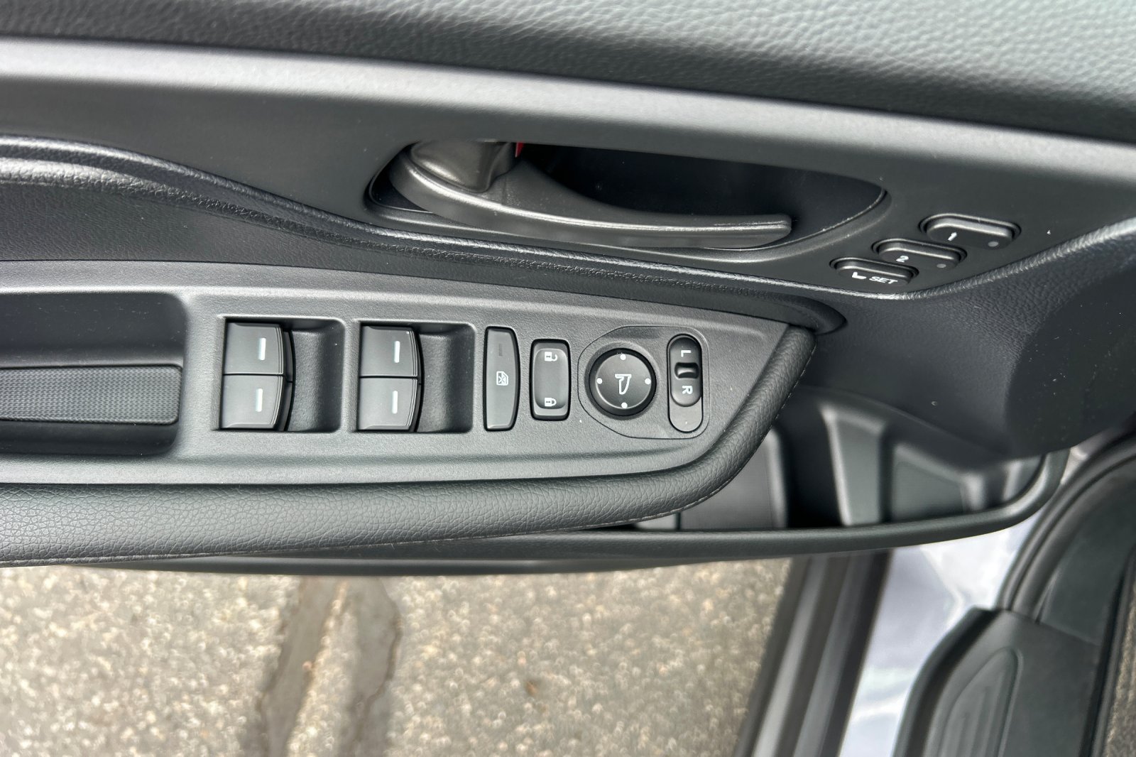 Used 2025 Honda Odyssey EX-L image 11