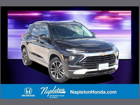 Used 2025 Chevrolet TrailBlazer LT AWD/4WD image 1
