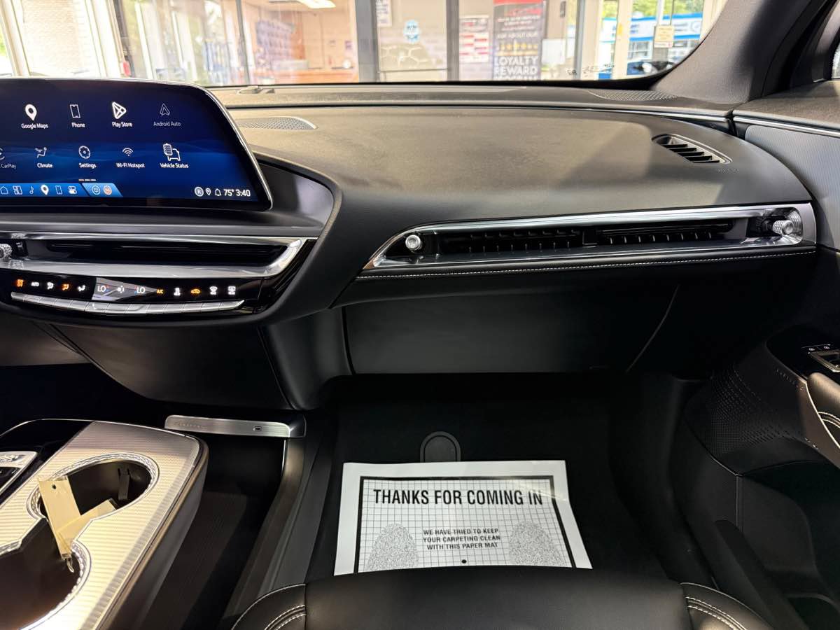 Used 2024 Cadillac Lyriq Tech AWD/4WD image 21