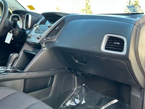 Used 2017 Chevrolet Equinox LS image 8