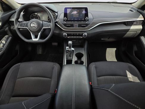 Used 2025 Nissan Altima 2.5 SV FWD image 13