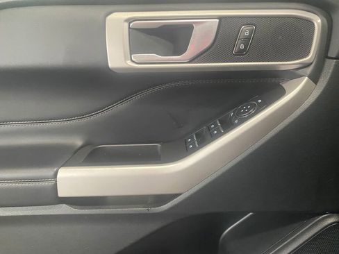 Used 2023 Ford Explorer XLT image 6