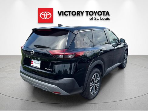 Used 2022 Nissan Rogue SV AWD/4WD image 3