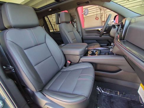 New 2026 Chevrolet Suburban RST w/ RST Capability Package AWD/4WD image 28