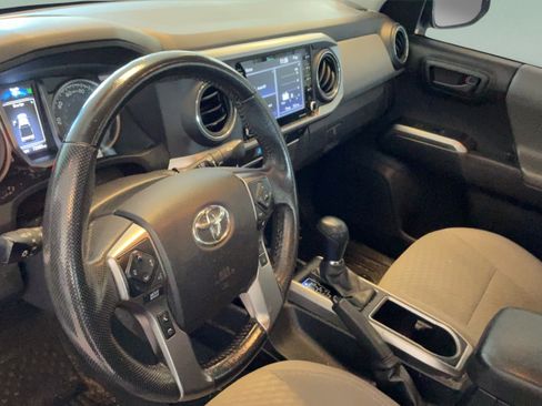 Used 2021 Toyota Tacoma SR5 RWD image 17