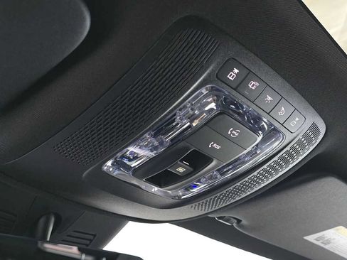 Used 2026 Mercedes-Benz GLB 250 4MATIC image 35