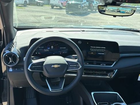 New 2026 Chevrolet Equinox LT w/ Safety and Technology Package FWD image 23