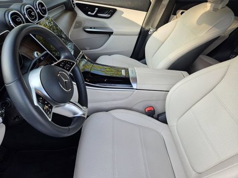 Used 2025 Mercedes-Benz GLC 300 image 11