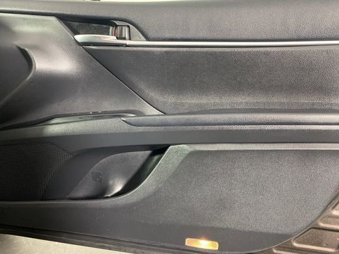 Used 2018 Toyota Camry LE image 30