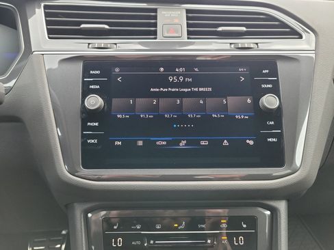 Certified 2024 Volkswagen Tiguan SE R-Line FWD image 17