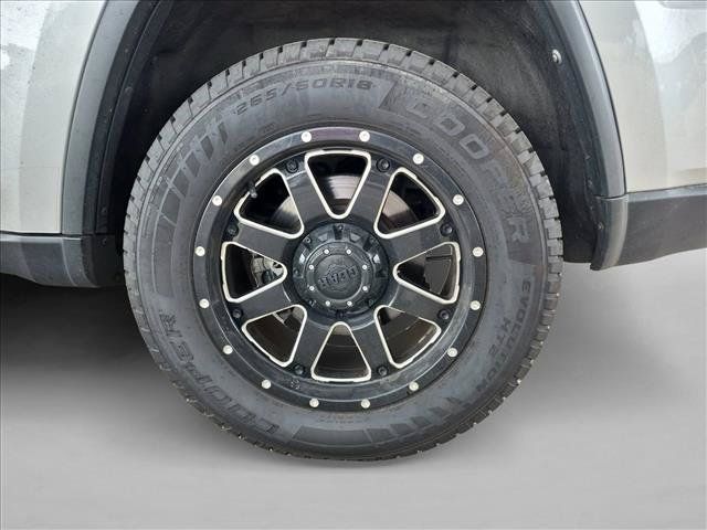 Used 2012 Jeep Grand Cherokee Laredo AWD/4WD image 14