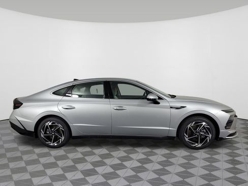 New 2026 Hyundai Sonata SEL FWD image 2
