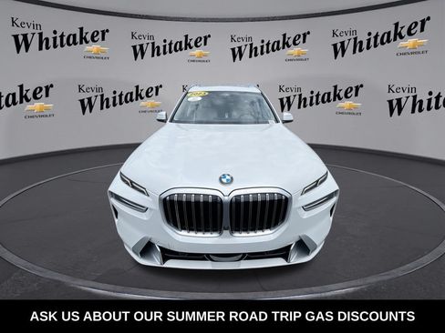 Used 2023 BMW X7 xDrive40i w/ Premium Package AWD/4WD image 3