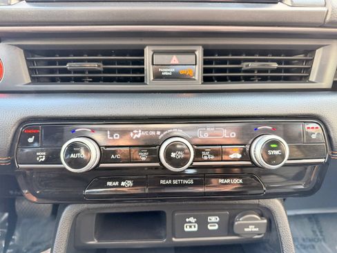 Used 2025 Honda Pilot TrailSport image 33