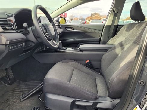 Used 2025 Toyota Camry LE image 5
