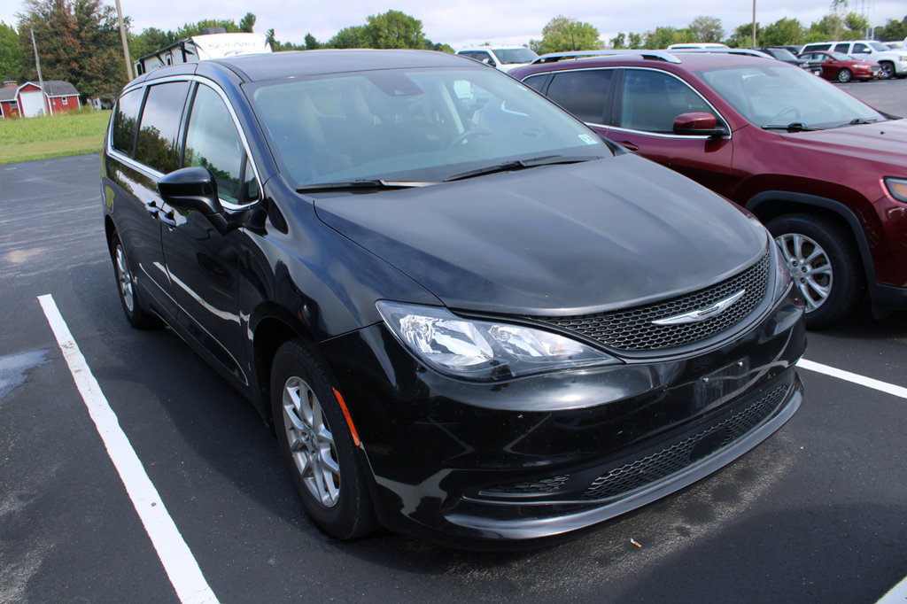 Used 2024 Chrysler Voyager LX FWD image 2