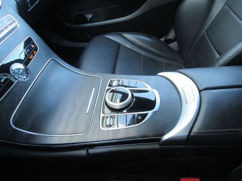 Used 2019 Mercedes-Benz C 300 Sedan image 40