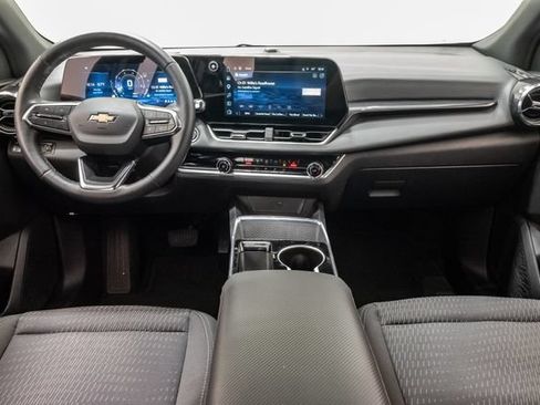 Used 2025 Chevrolet Equinox LT FWD image 27