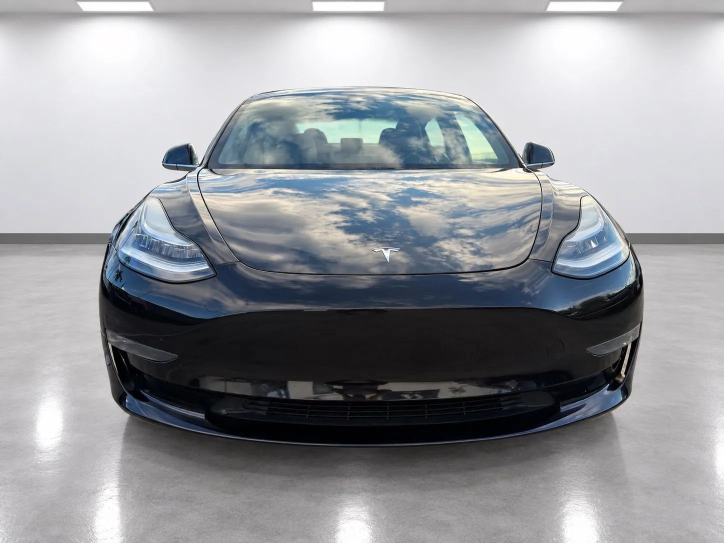 Used 2018 Tesla Model 3 Mid Range RWD image 2