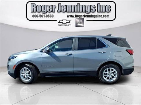Used 2024 Chevrolet Equinox LT image 2