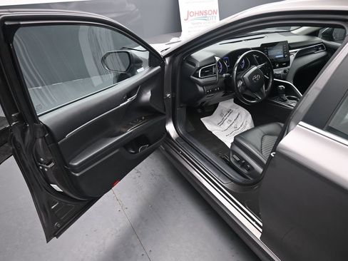 Used 2023 Toyota Camry SE image 16