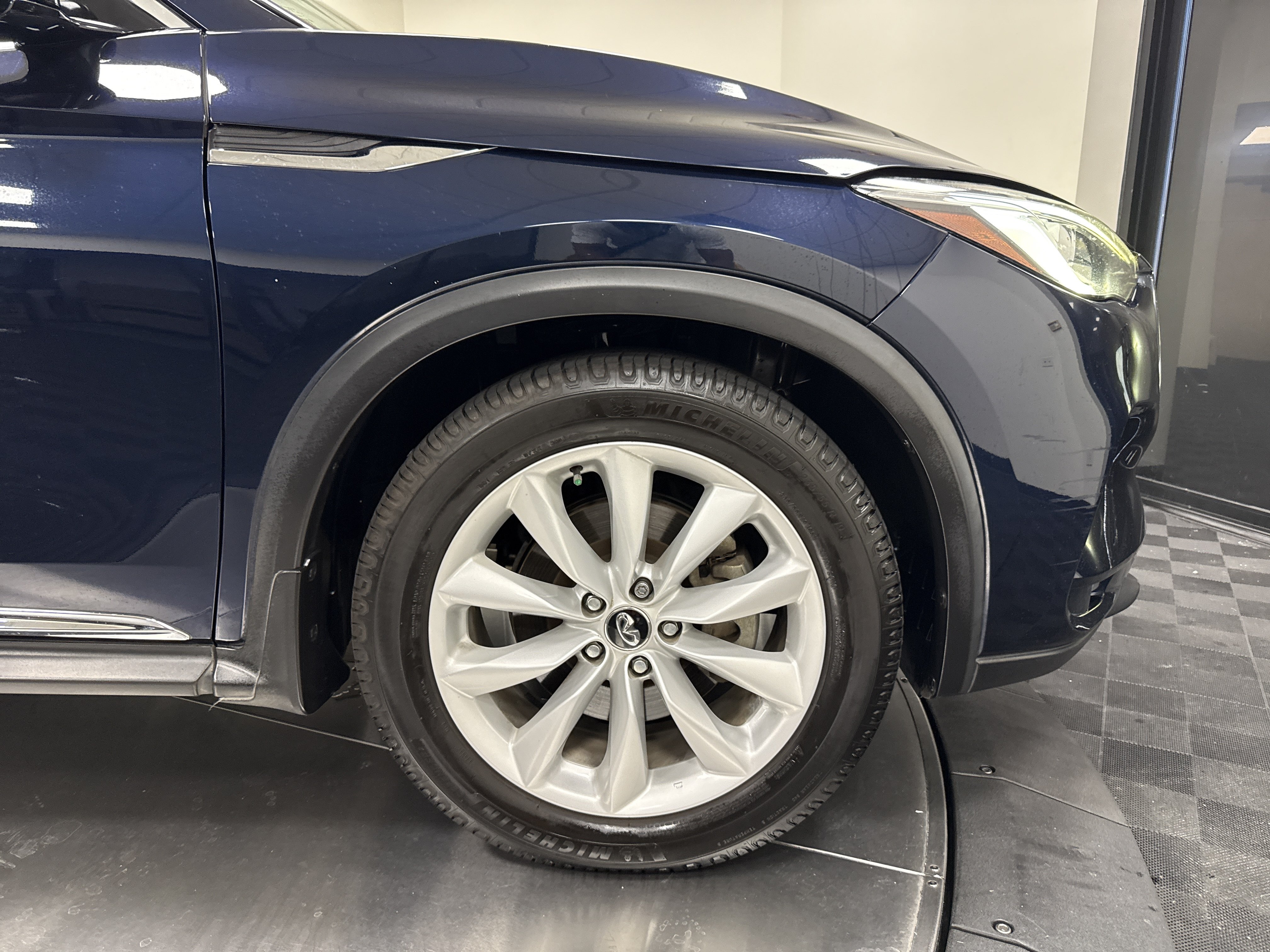 Used 2019 INFINITI QX50 FWD image 9