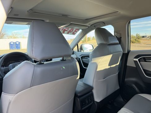 Used 2023 Toyota RAV4 XLE Premium image 15