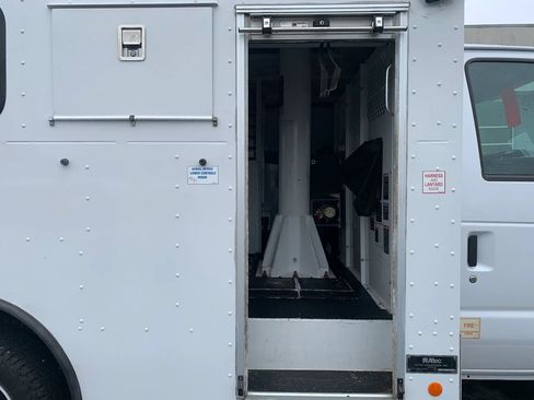 Used 2019 Ford E-350 and Econoline 350 Super Duty RWD image 24