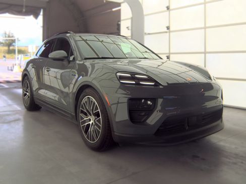 Used 2025 Porsche Macan Electric RWD image 8