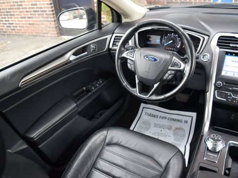 Used 2017 Ford Fusion SE w/ Fusion SE Technology Package FWD image 12