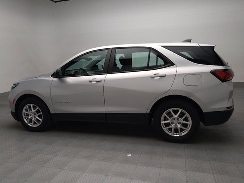 Used 2022 Chevrolet Equinox LS image 3