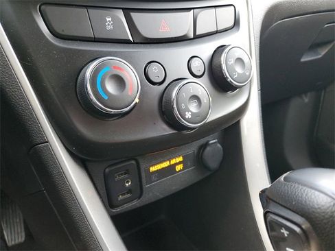 Certified 2020 Chevrolet Trax LS w/ Tint and Cruise Package image 32