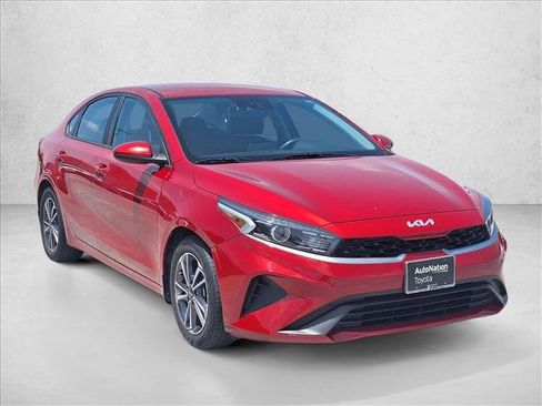 Used 2023 Kia Forte LXS FWD image 3