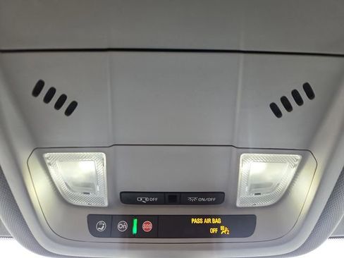 Used 2025 Chevrolet Blazer LT FWD image 29