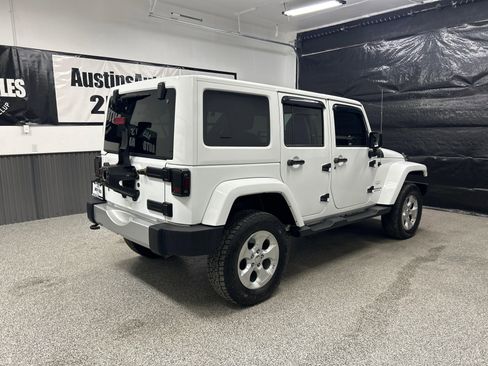 Used 2014 Jeep Wrangler Unlimited Sahara w/ Connectivity Group AWD/4WD image 6