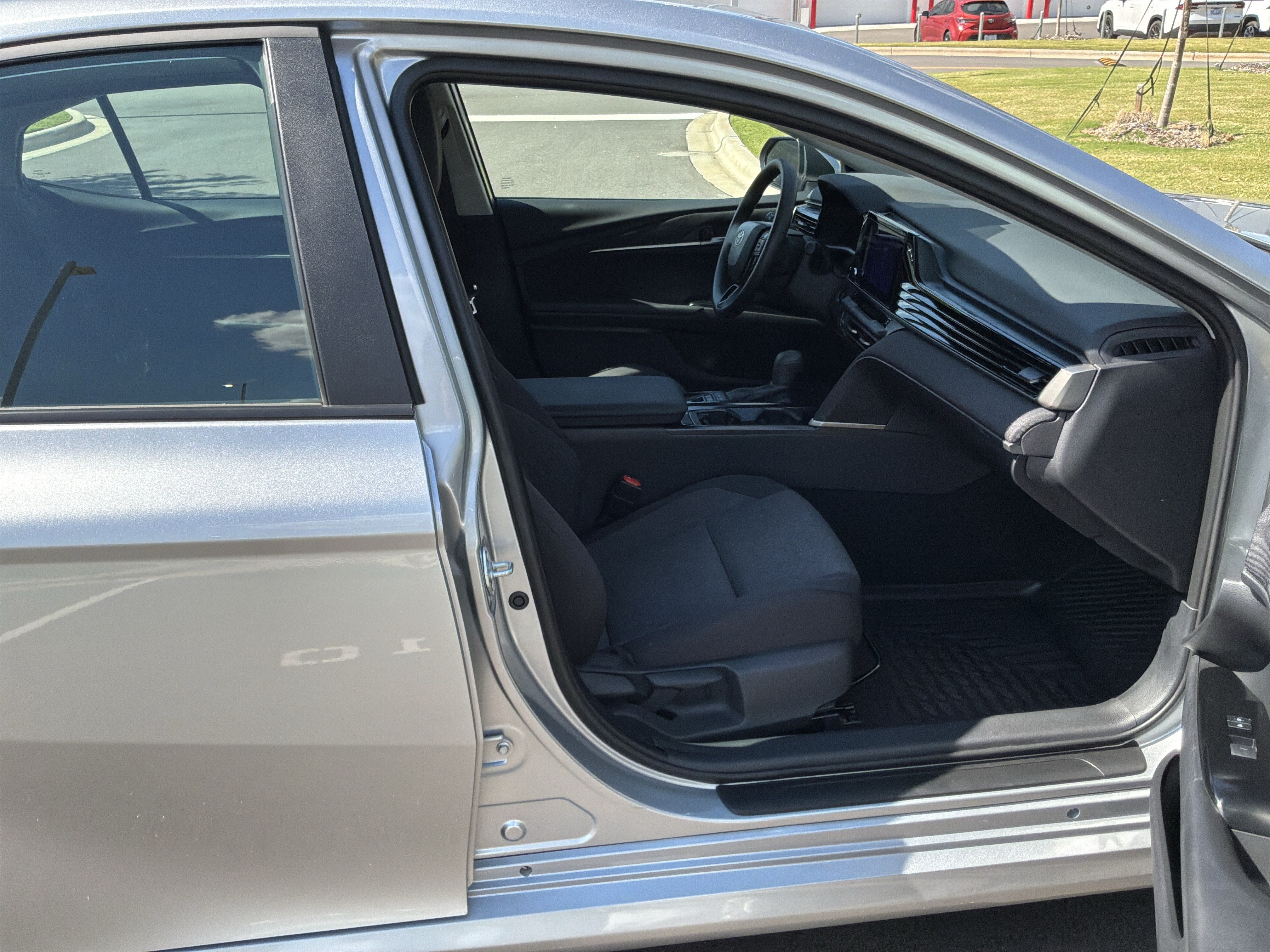 Used 2026 Toyota Camry LE FWD image 32