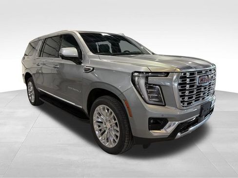 Used 2025 GMC Yukon XL Denali AWD/4WD image 3